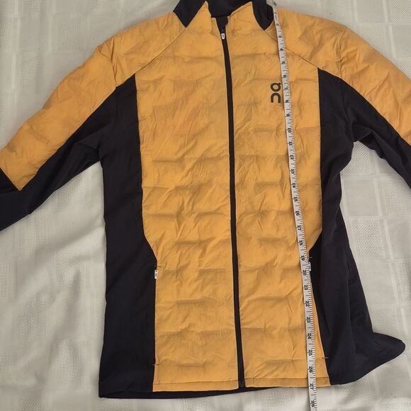 On Running Men's Climate Jacket in Yellow and Black - Picture 11 of 16
